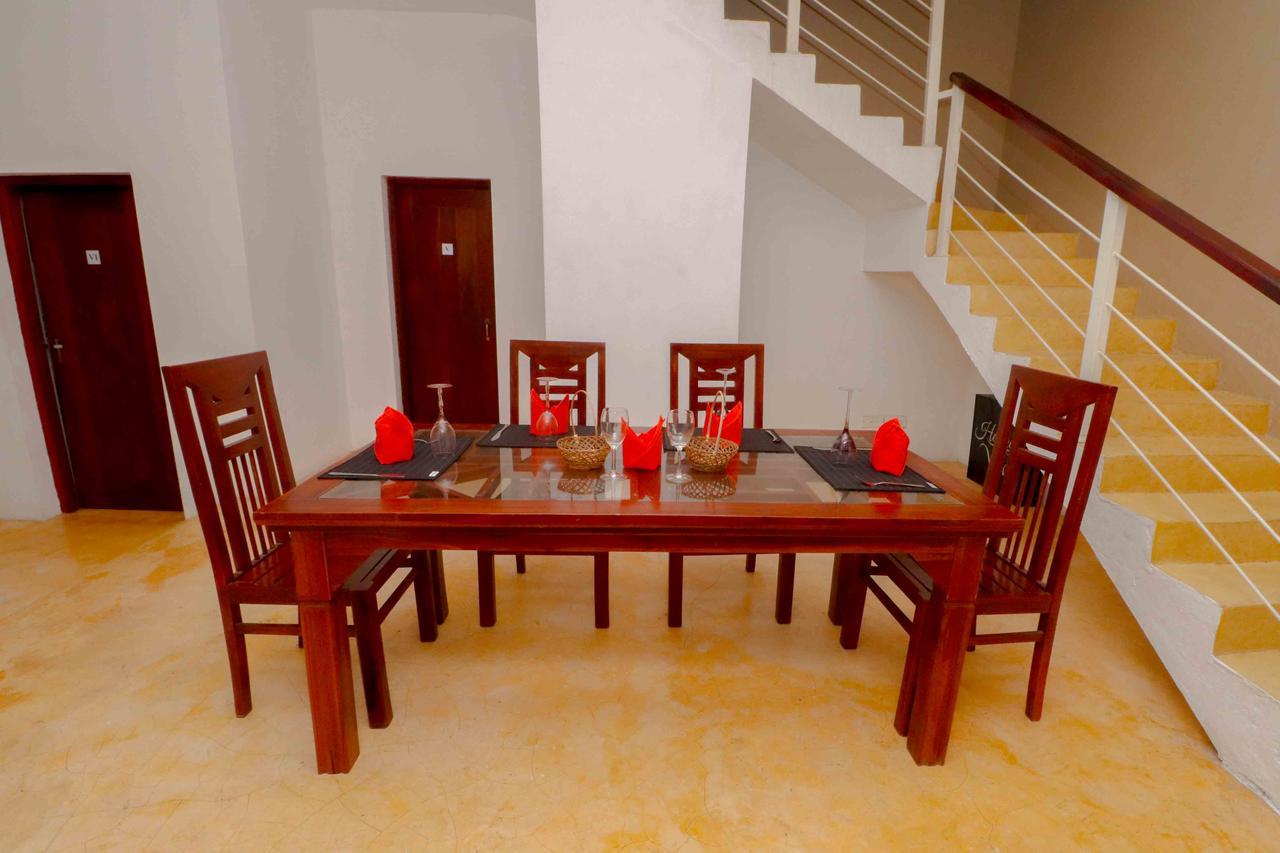 Like Mike Tourist Guest House & Restaurant Негомбо Экстерьер фото