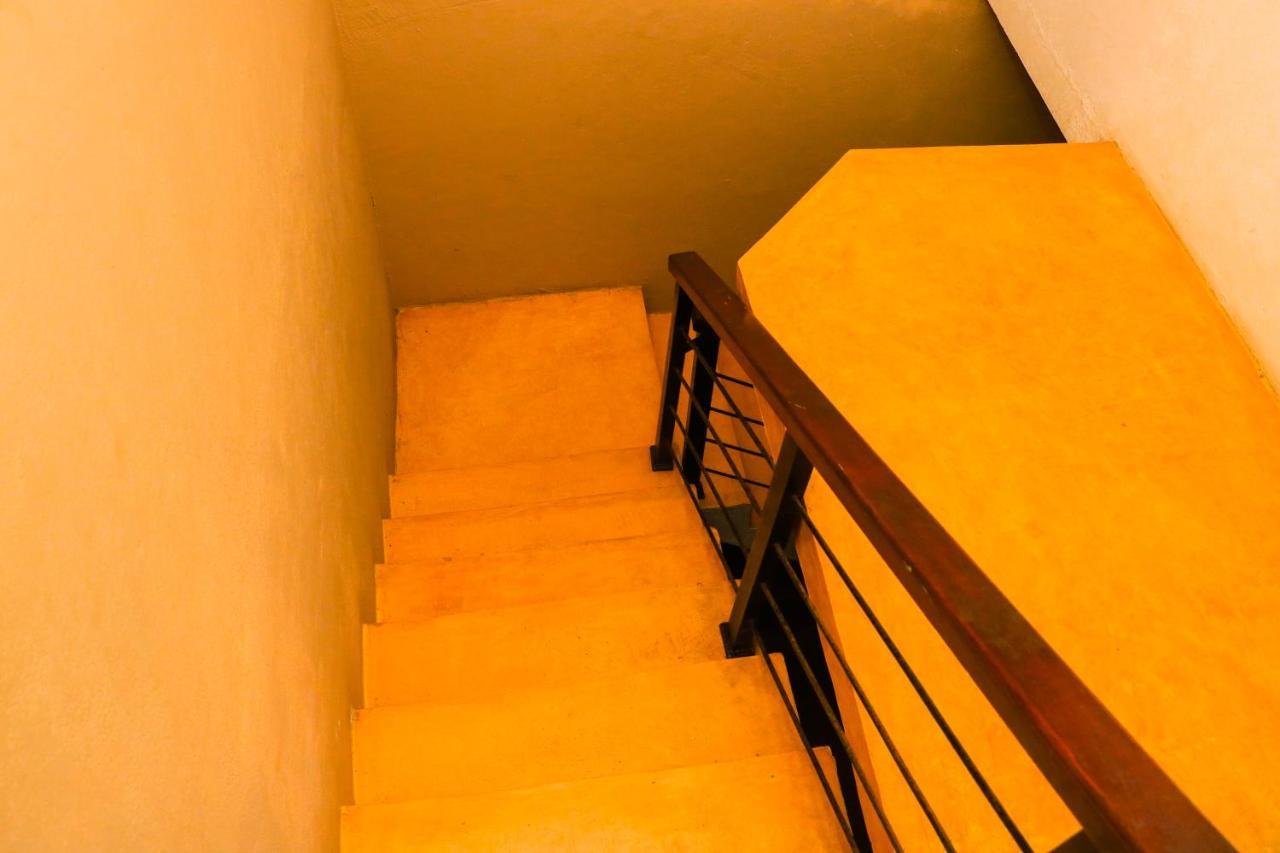 Like Mike Tourist Guest House & Restaurant Негомбо Экстерьер фото