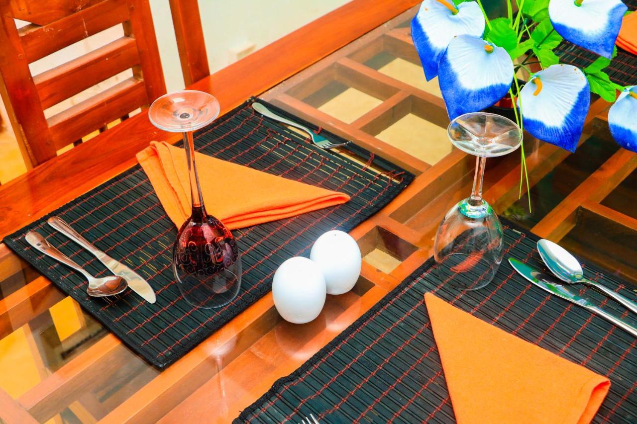 Like Mike Tourist Guest House & Restaurant Негомбо Экстерьер фото